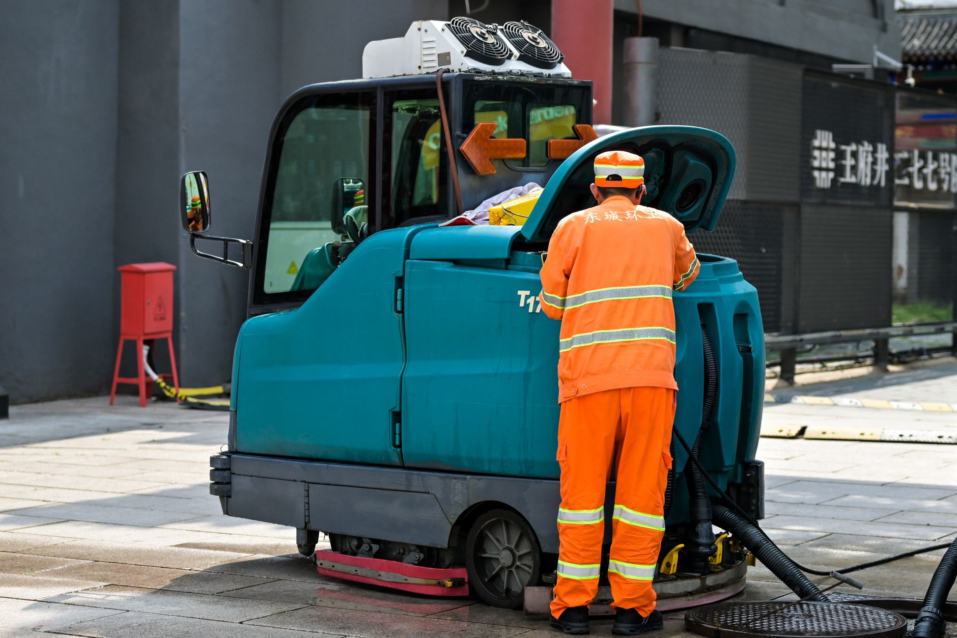 industrial cleaning equipment